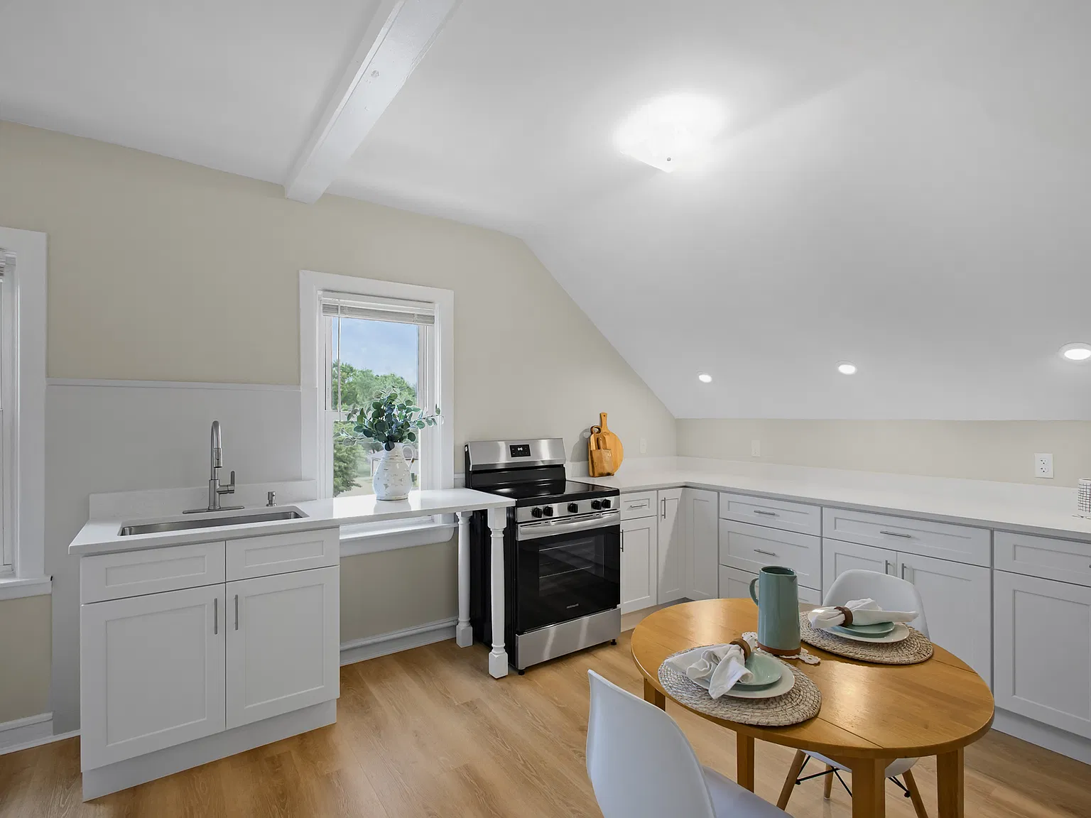2 bed, 749 sqft, $1,950 — Photo 4