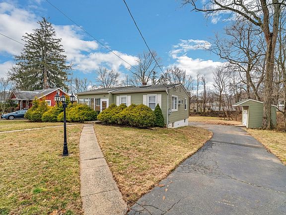 3rd image of 225 Maple Ave