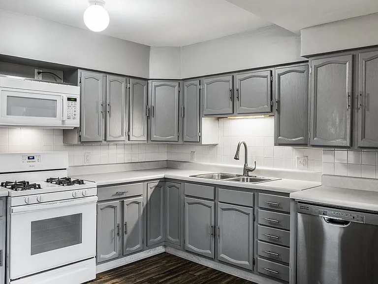 515 12th Ave NW — Photo 3
