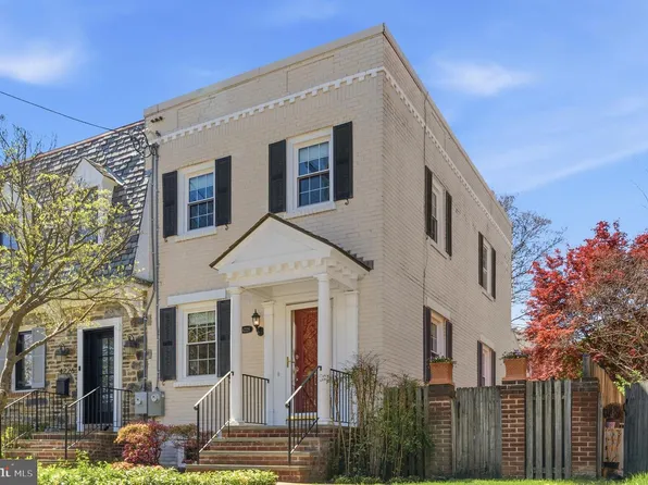 4228 40th St NW, Washington, DC 20016