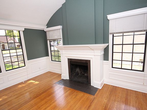3rd image of 926 N Cordova St