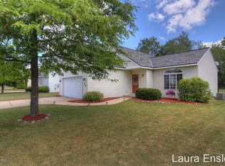 230 Prairie Run Dr NE, Cedar Springs, MI 49319