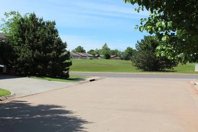 635 Sisken Ct — Photo 29
