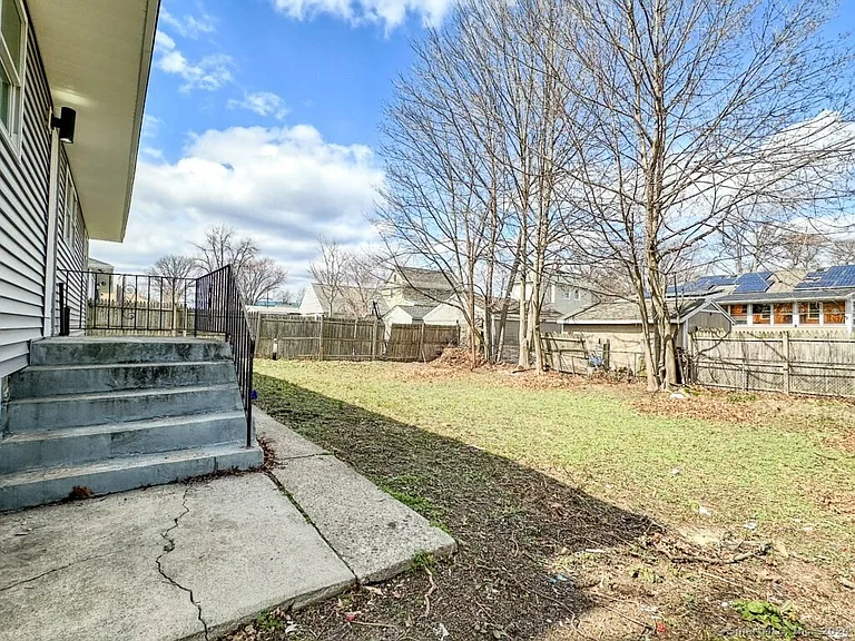 52 Dewey St — Photo 12