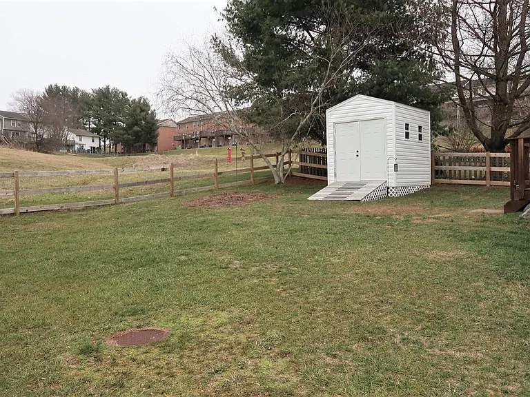 685 Tarrytown Rd — Photo 15