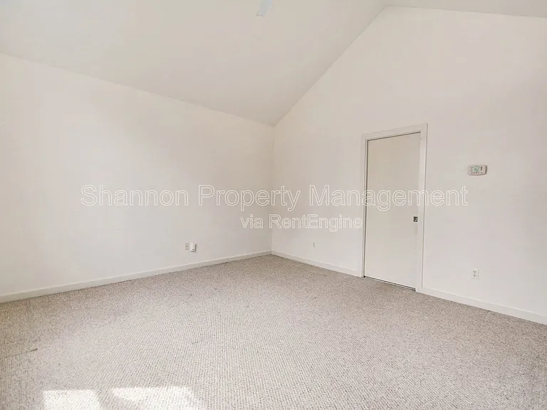 822 Ruthven St — Photo 15