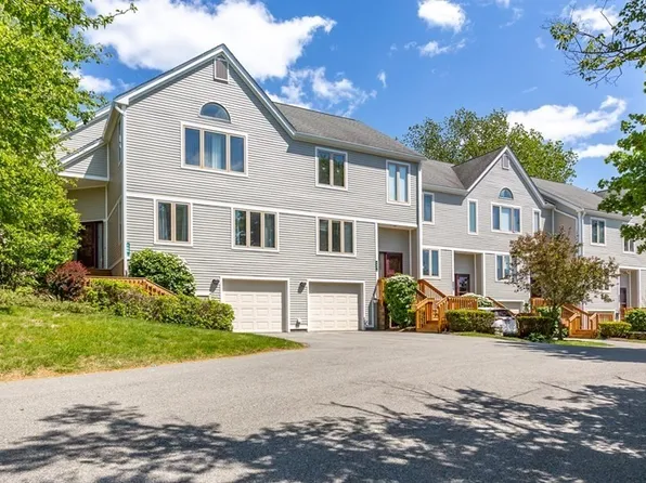 109 Fairway Dr #109, North Dartmouth, MA 02747