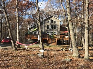 111 Pebble Rock Rd, Lackawaxen, PA 18435