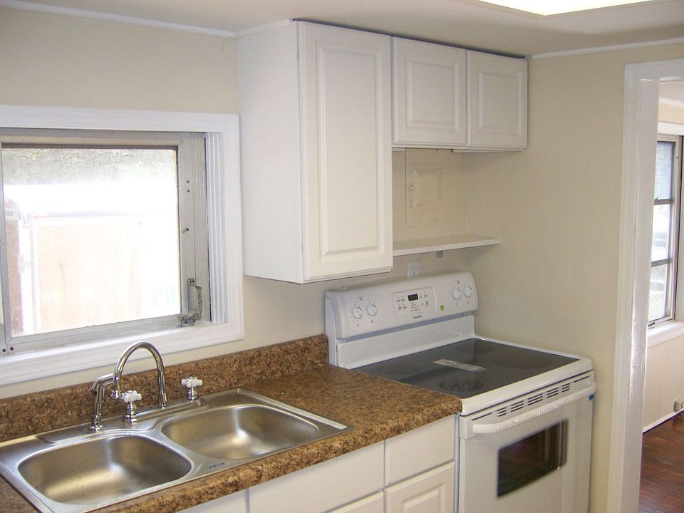 2nd image of 462 Lake Pearl Dr