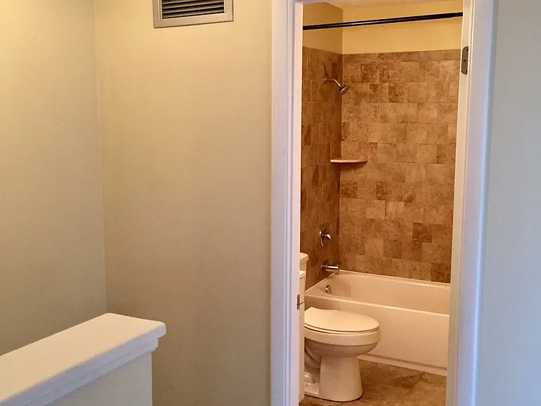 828 W 25th St — Photo 18