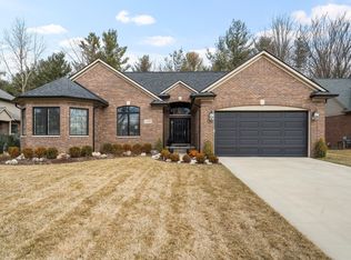 1199 Bloomer Rd, Rochester Hills, MI 48307