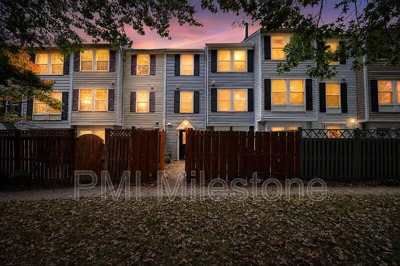 3 bed, 2.5 bath, 1604 sqft, $2,544 — Photo 1