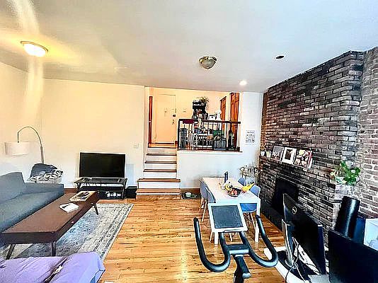 3rd image of 158 W 76th St APT 3B