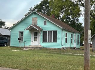 611 N 7th St, Fredonia, KS 66736