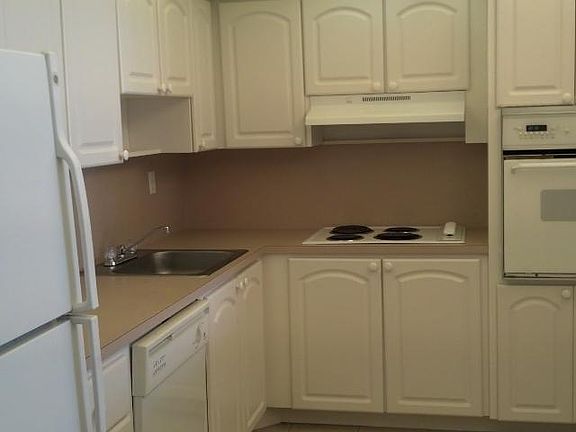 5th image of 19370 Collins Ave APT 812