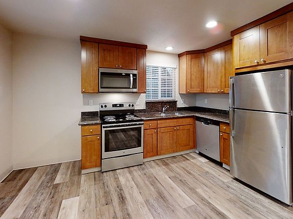 5th image of 2301 S 74th St #15