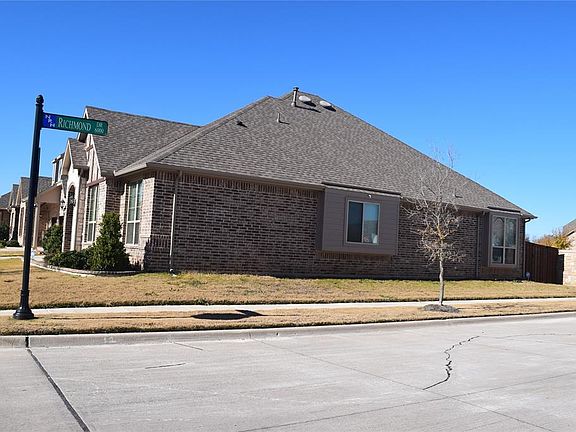 3rd image of 6845 Westbury Dr