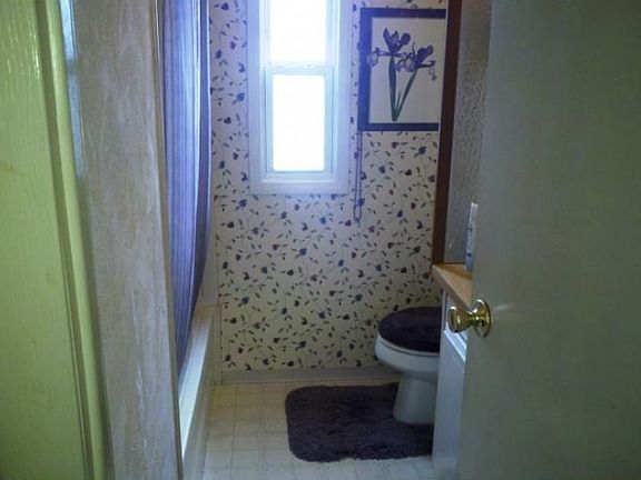 4th image of 1004 NE 72nd St