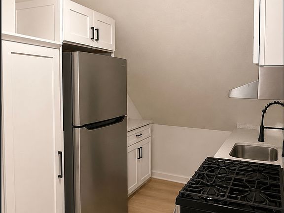 5th image of 2 Meadowbrook Rd #1