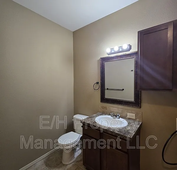 2146 N Woodlawn Blvd — Photo 6