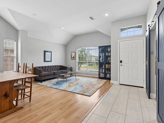 2nd image of 5809 Southmoor Ln