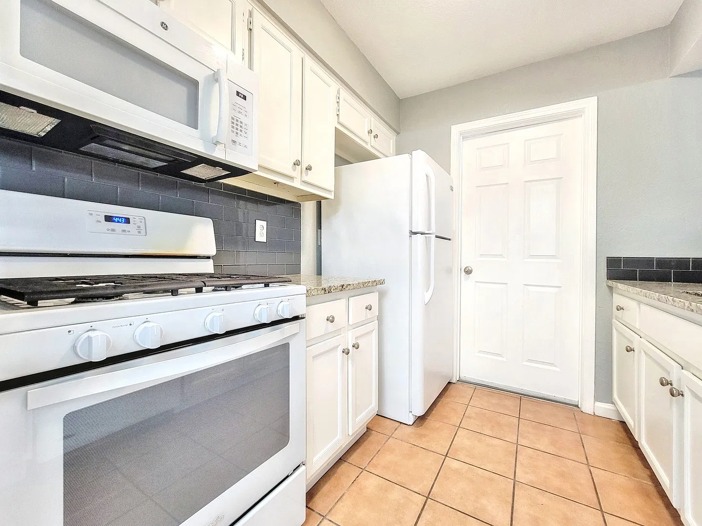 2206 Cedar Bend Dr — Photo 4