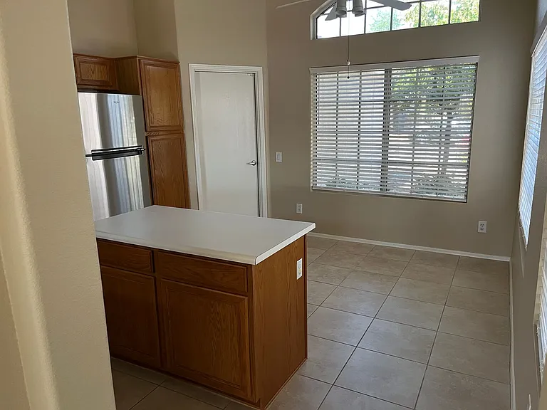 33 N Sahuaro Dr — Photo 7