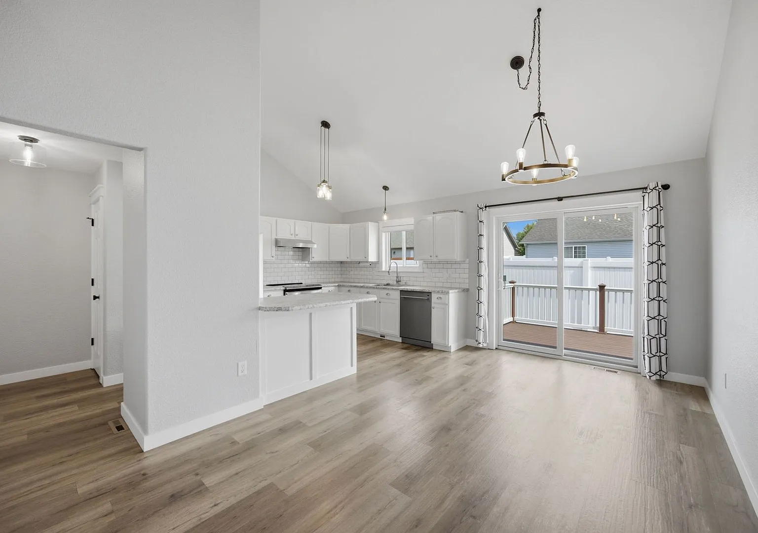 Beautiful 3 Bed 2 Bath Home — Photo 1