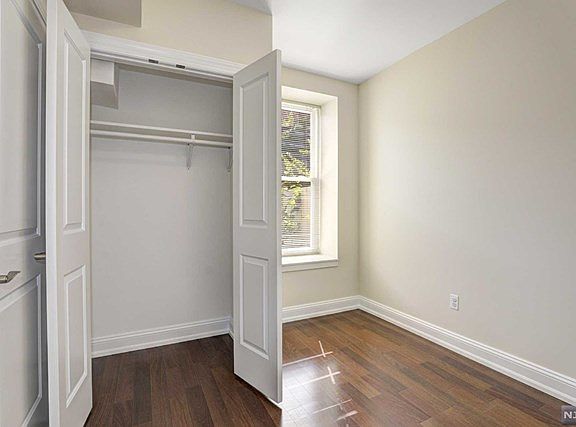 5th image of 373-375 Undercliff Ave #9