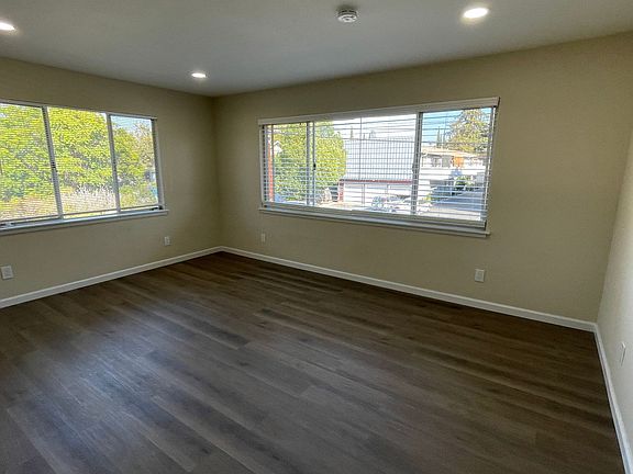 2nd image of 226 Lincoln Ave #6