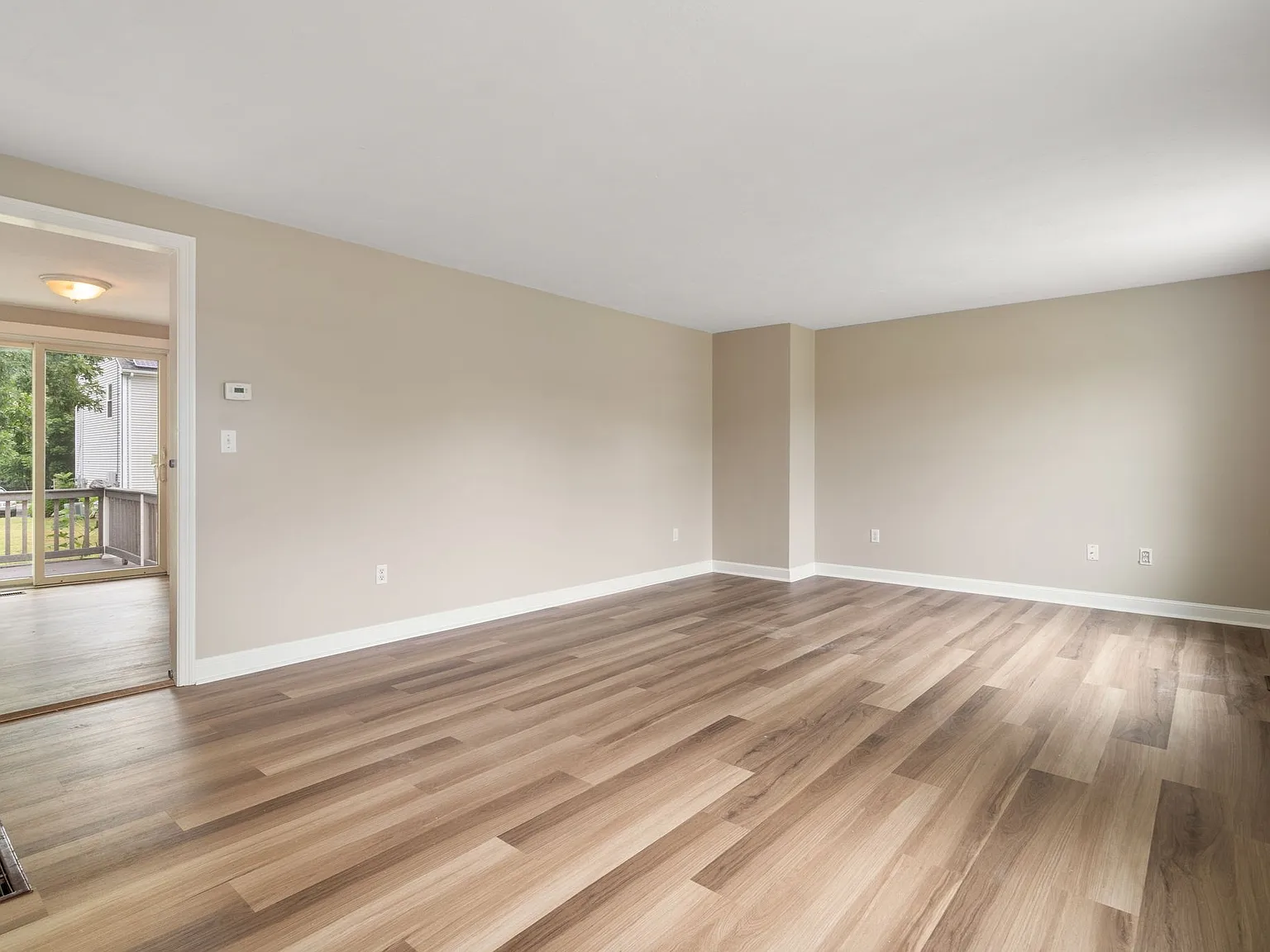 3 bed, 1.5 bath, 1270 sqft, $2,800 — Photo 4