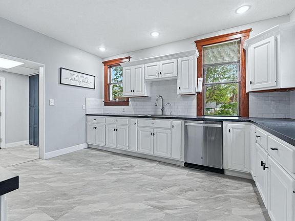 5th image of 113 E 10th St