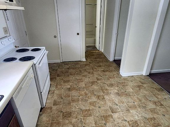 4th image of 305 N Whitley St #309