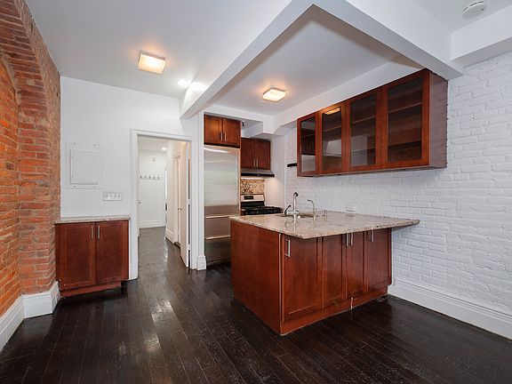 4th image of 140 E 30th St #1A