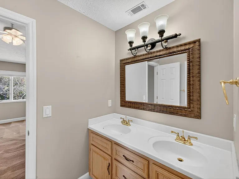 205 Club Villa Dr W — Photo 27