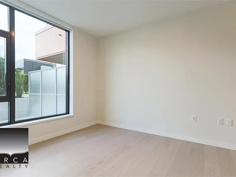 128 W 15th St #303 — Photo 16
