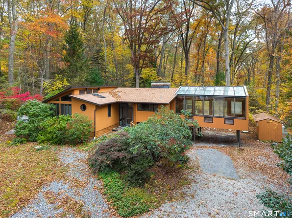 16 Longview Avenue, Waterford, CT 06385