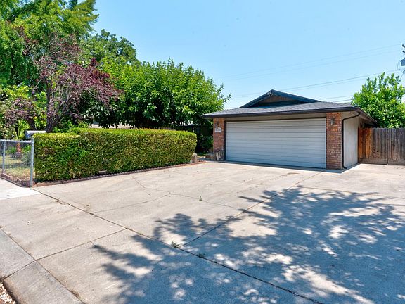 2nd image of 620 Lenore Dr