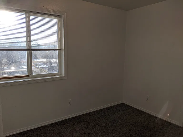 560 N Grand Ave #C — Photo 6