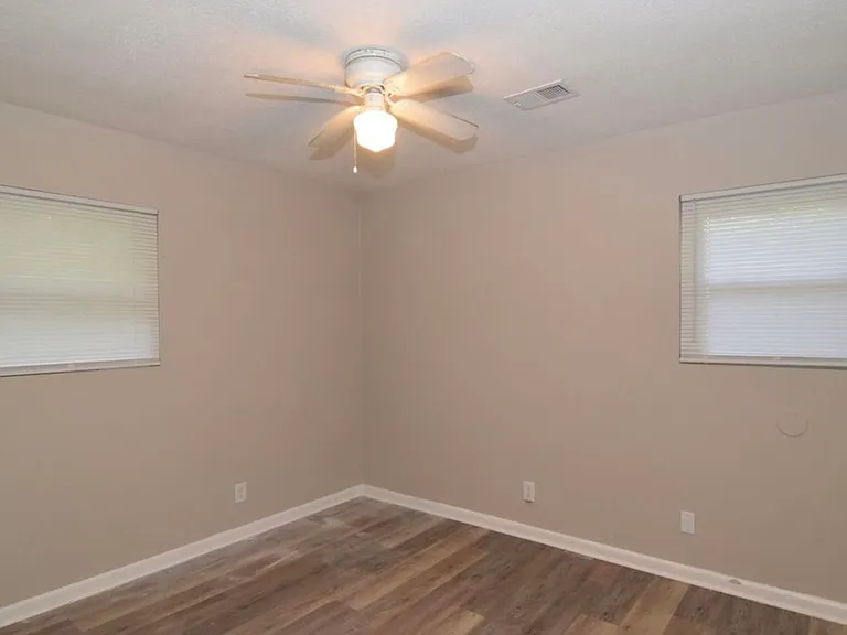 1921 Dianne Dr — Photo 5
