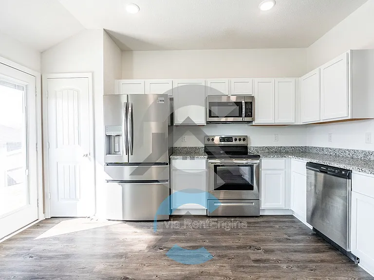 1155 Gallery Dr — Photo 5