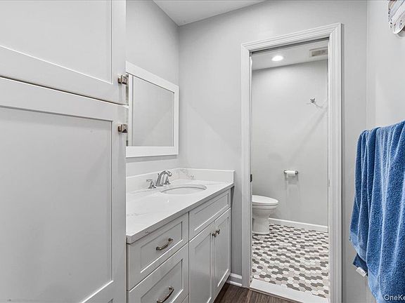 5th image of 150 POINTE CIR N #150