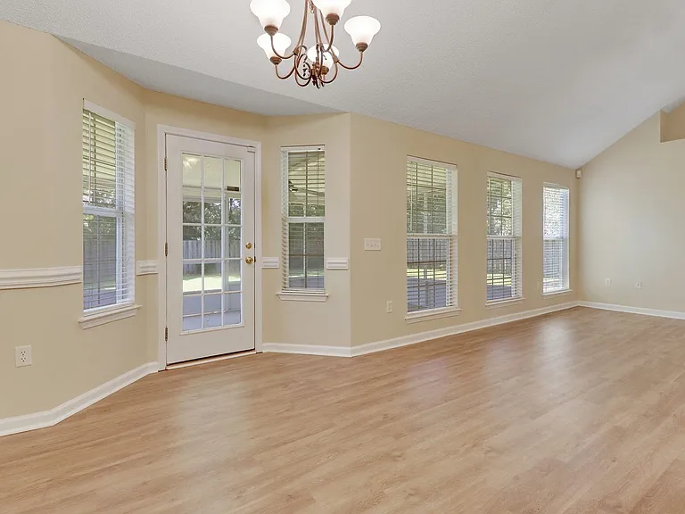 836 Laurel Hill Cir — Photo 11