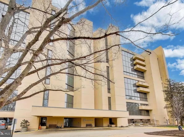 1101 S Arlington Ridge Rd APT 305, Arlington, VA 22202