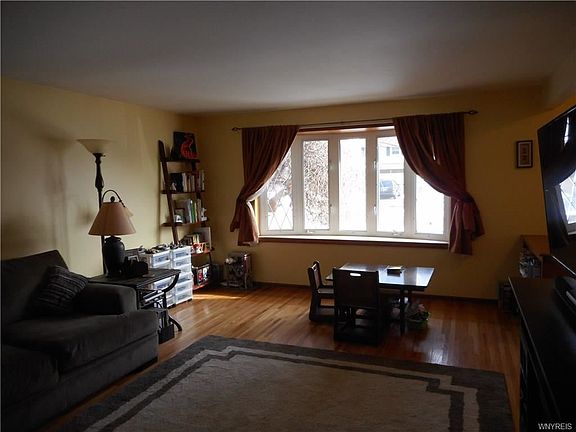 5th image of 46 Laurelton Dr