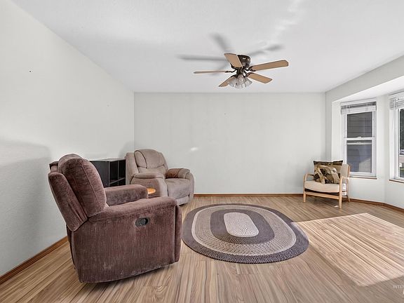 5th image of 1120 Opal Ct