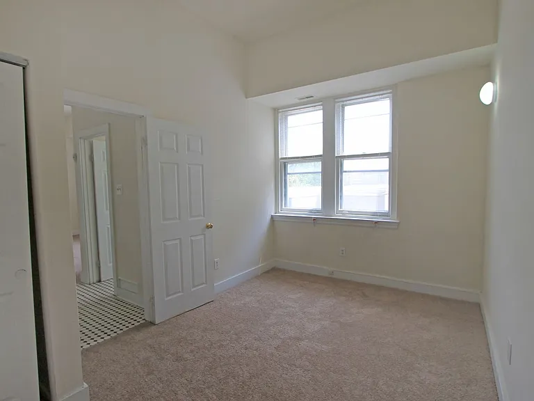 100 E Price St — Photo 11