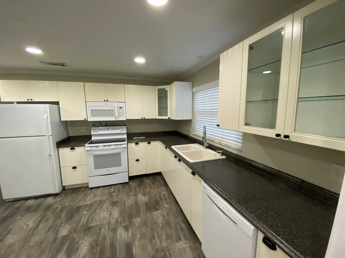 Kitchen - 7969 Glen Abbey Cir