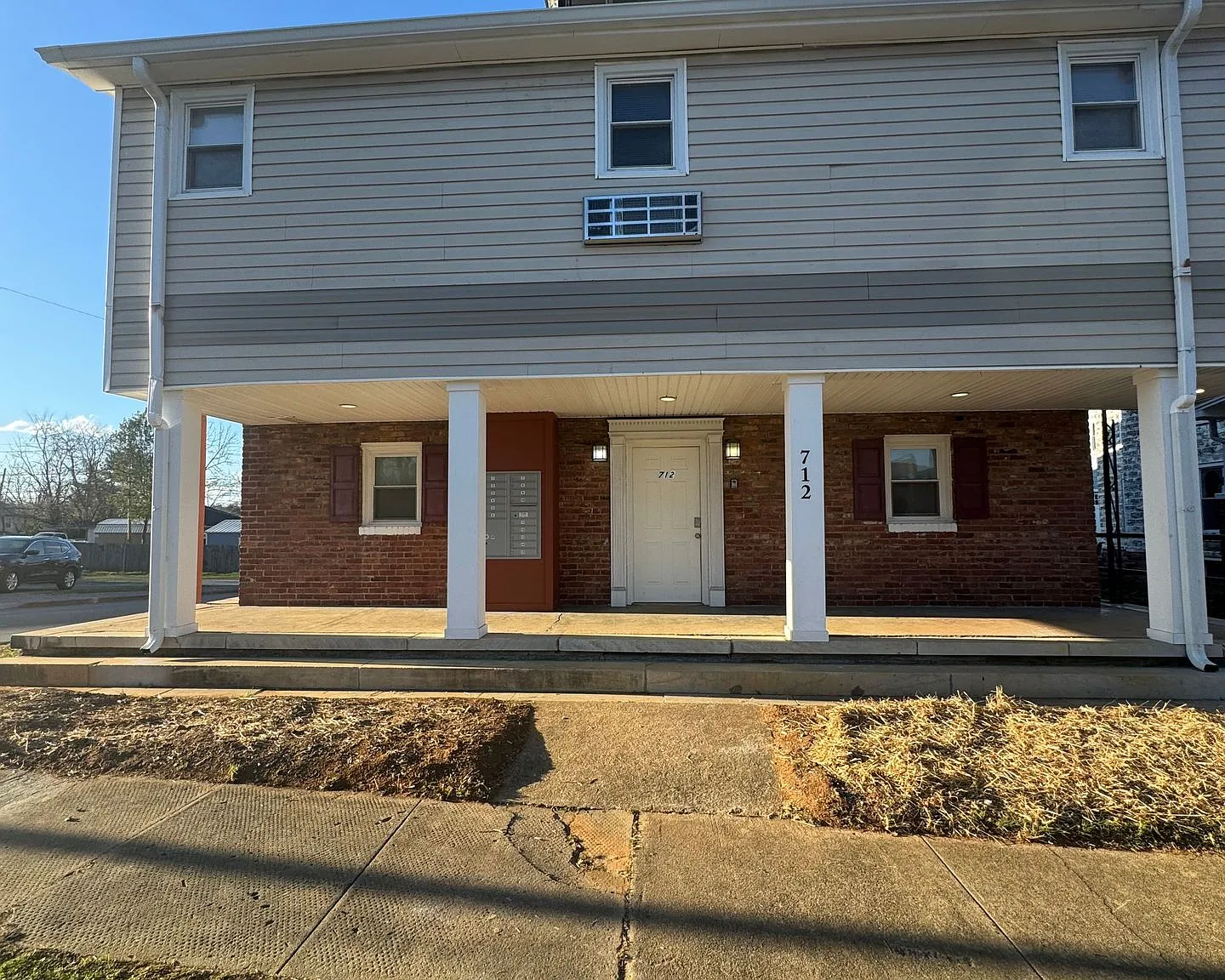 712 Lamont St. — Photo 2