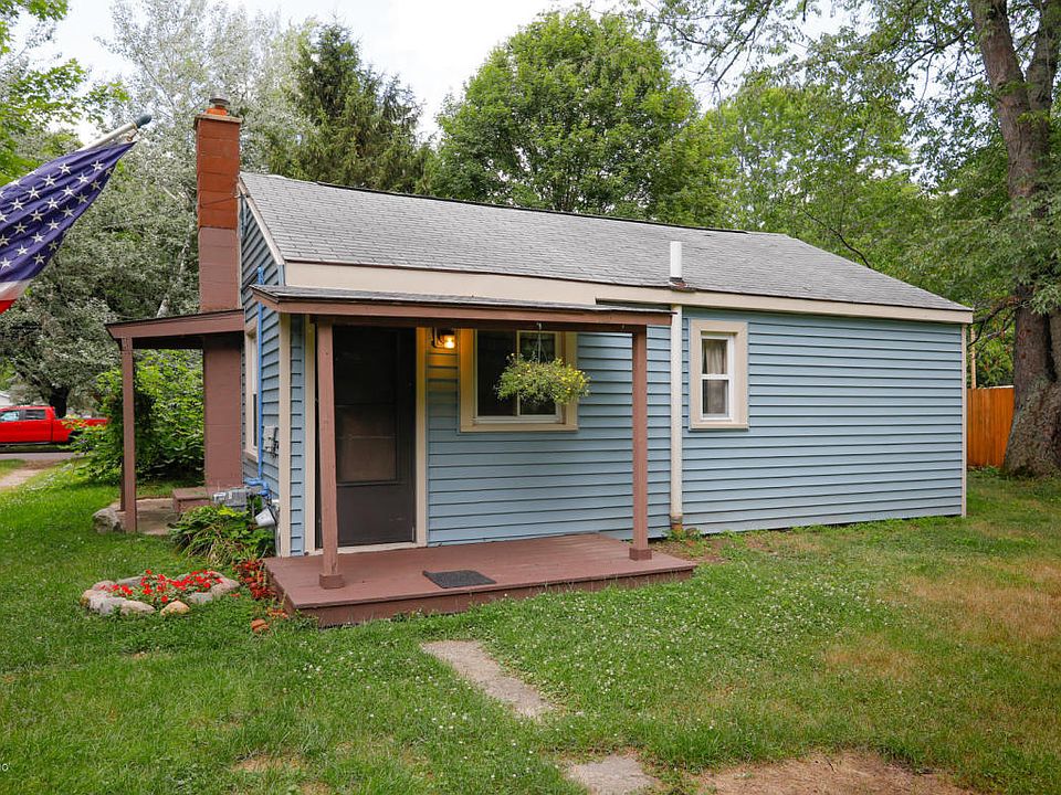1st image of 2010 Pleasant Dr